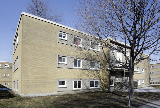 640 Cummings Ave in Ottawa, ON - Building Photo - Building Photo