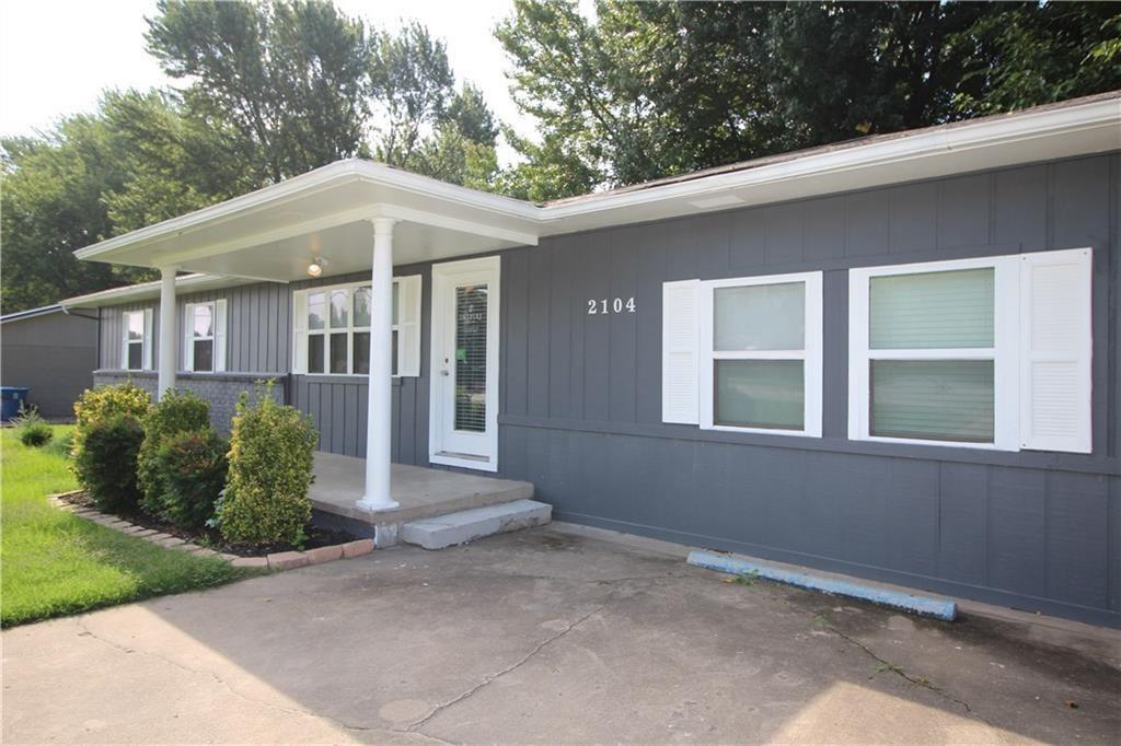 2104 SE 14th St in Bentonville, AR - Building Photo