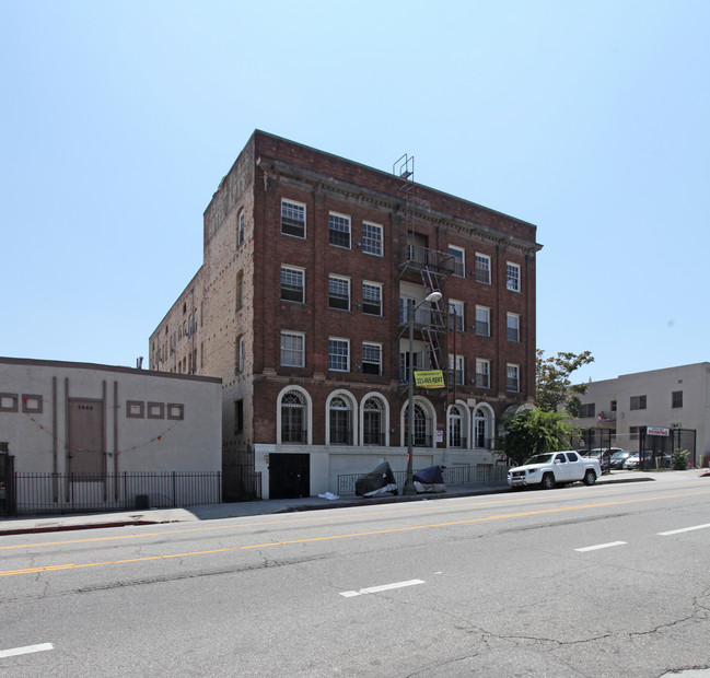 7th St in Los Angeles, CA - Building Photo - Building Photo