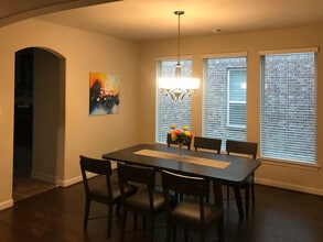 10043 S Whimbrel Cir in Conroe, TX - Foto de edificio - Building Photo