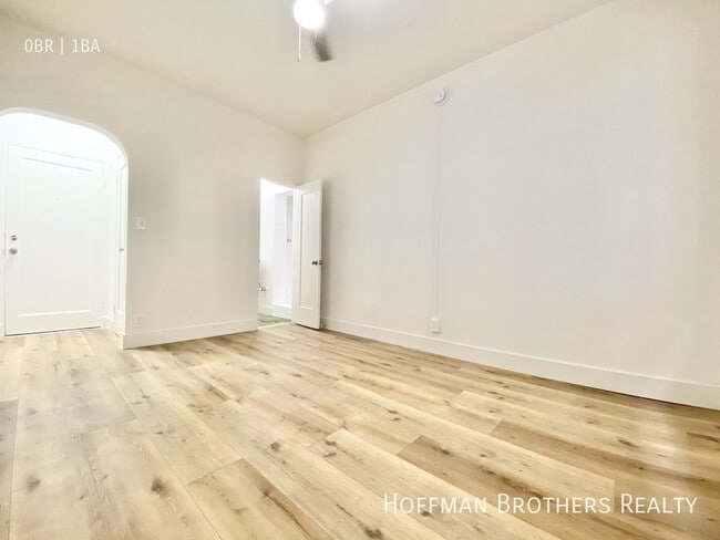 103 S Edgemont St, Unit 301 in Los Angeles, CA - Building Photo - Building Photo