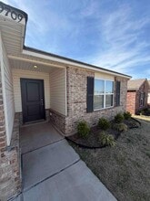 9709 Laredo Ln in Yukon, OK - Building Photo - Building Photo