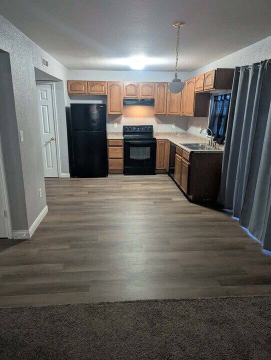 11531 Planewood Ct in Indianapolis, IN - Foto de edificio