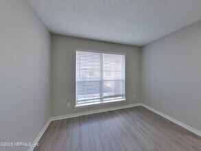 1267 Summit Oaks Dr E in Jacksonville, FL - Building Photo - Building Photo