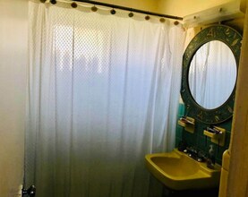 56 Seabreeze Dr in Ormond Beach, FL - Foto de edificio - Building Photo