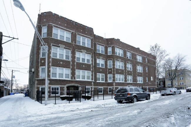 7801 S Bennett Ave in Chicago, IL - Foto de edificio - Building Photo