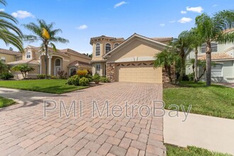 10886 Cory Lake Dr in Tampa, FL - Building Photo - Building Photo