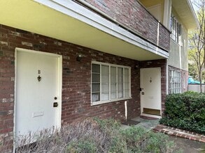 131 N Pass Ave, Unit A in Burbank, CA - Foto de edificio - Building Photo