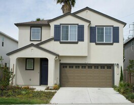 417 Avendale Dr in Manteca, CA - Building Photo