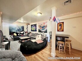 107 Fisher Ave in Boston, MA - Building Photo