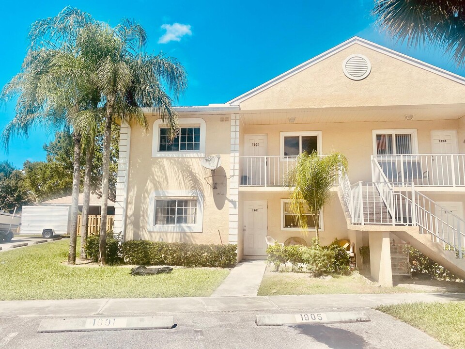 1905 Palm Beach Trace Dr-Unit -1905 in Royal Palm Beach, FL - Building Photo