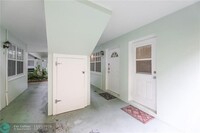 2404 NE 33rd Ave in Fort Lauderdale, FL - Foto de edificio - Building Photo