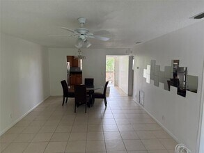 2839 Taylor St, Unit 10 in Hollywood, FL - Foto de edificio - Building Photo
