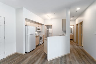 Lonsdale Court in Red Deer, AB - Building Photo - Interior Photo