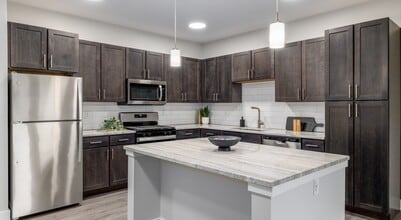 345 W Diehl Rd in Naperville, IL - Building Photo - Building Photo