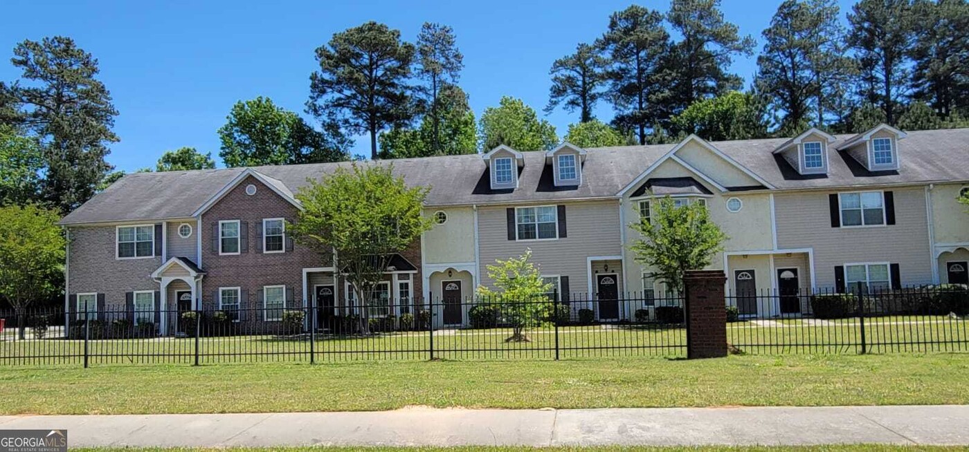 8632 Thomas Rd in Riverdale, GA - Building Photo