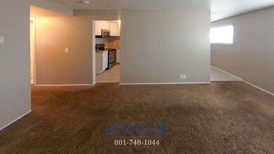 768 N Redwood Rd in Salt Lake City, UT - Building Photo - Building Photo