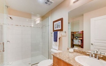 300 W Beech St in San Diego, CA - Building Photo - Building Photo