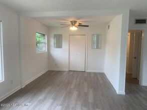 7042 Camelot Rd in Jacksonville, FL - Building Photo - Building Photo