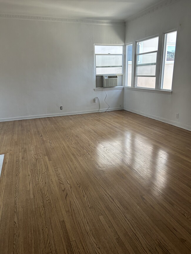 132 1/2 N Orlando Ave in Los Angeles, CA - Building Photo - Building Photo