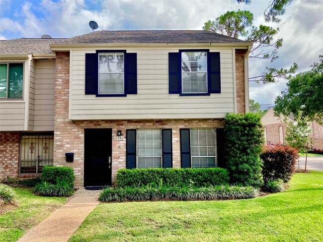 10282 Briar Forest Dr