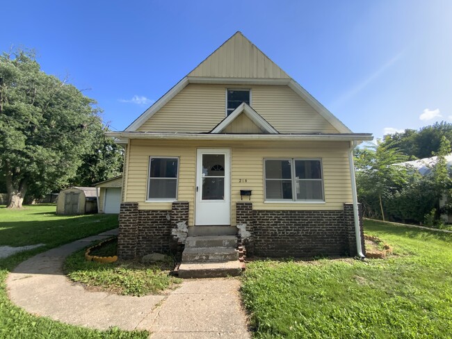 property at 214 W 6th St