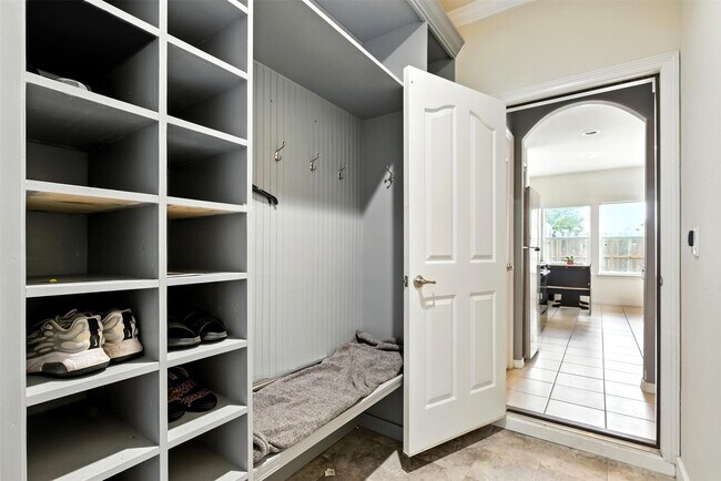 8904 Clovermist Dr in Houston, TX - Foto de edificio - Building Photo