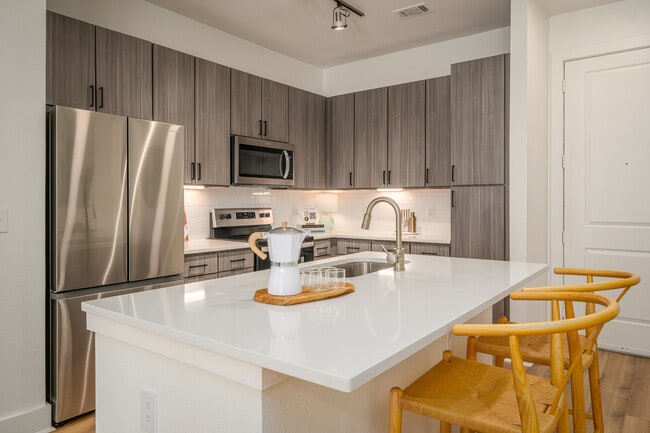 2125 Yale Apartments