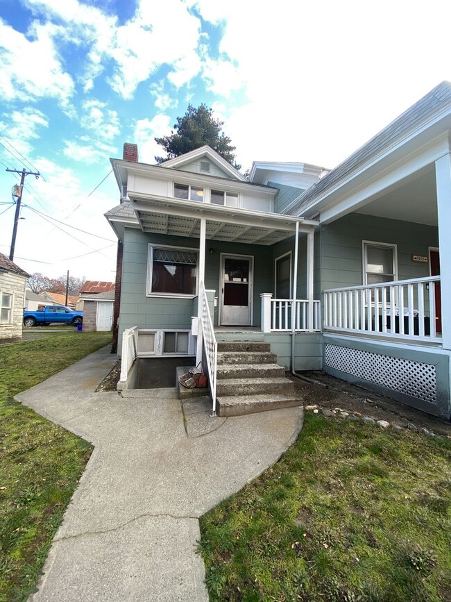 1010 Union St in The Dalles, OR - Building Photo - Building Photo