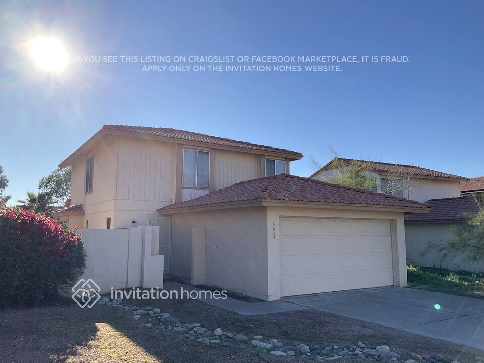 9813 S 44th St in Phoenix, AZ - Foto de edificio