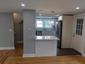 43 Greenwood St, Unit 43 Greenwood unit 2 in Marlborough, MA - Building Photo - Building Photo