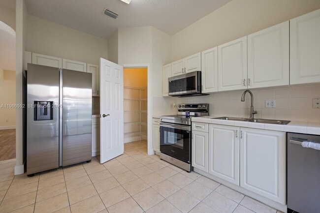 1947 SE 24th Terrace in Homestead, FL - Building Photo - Building Photo