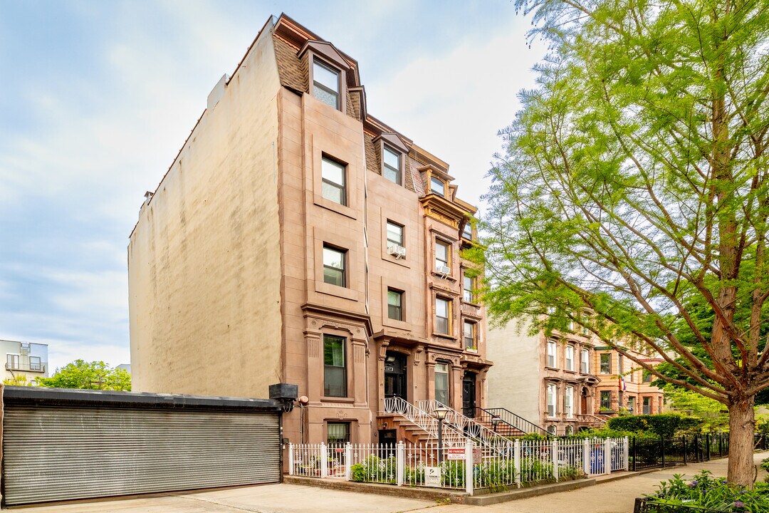 147 Lefferts Pl in Brooklyn, NY - Building Photo