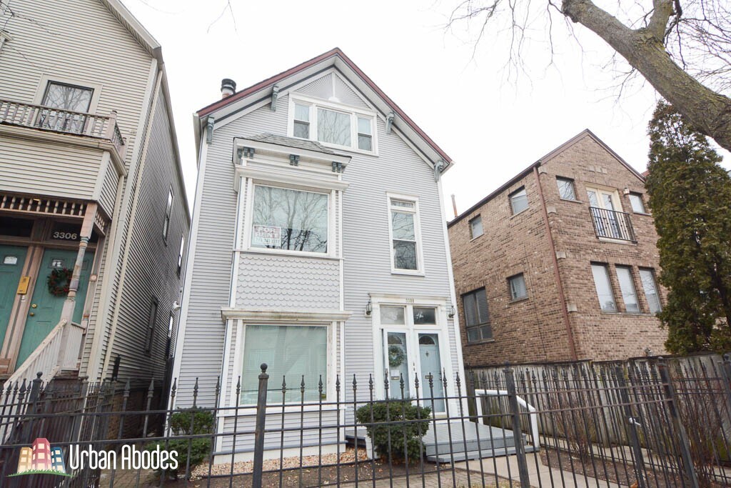 3308 N Southport Ave, Unit A02C in Chicago, IL - Building Photo