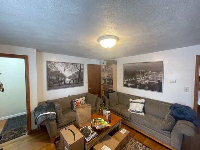 30 Murdock St, Unit 1 in Somerville, MA - Building Photo - Building Photo
