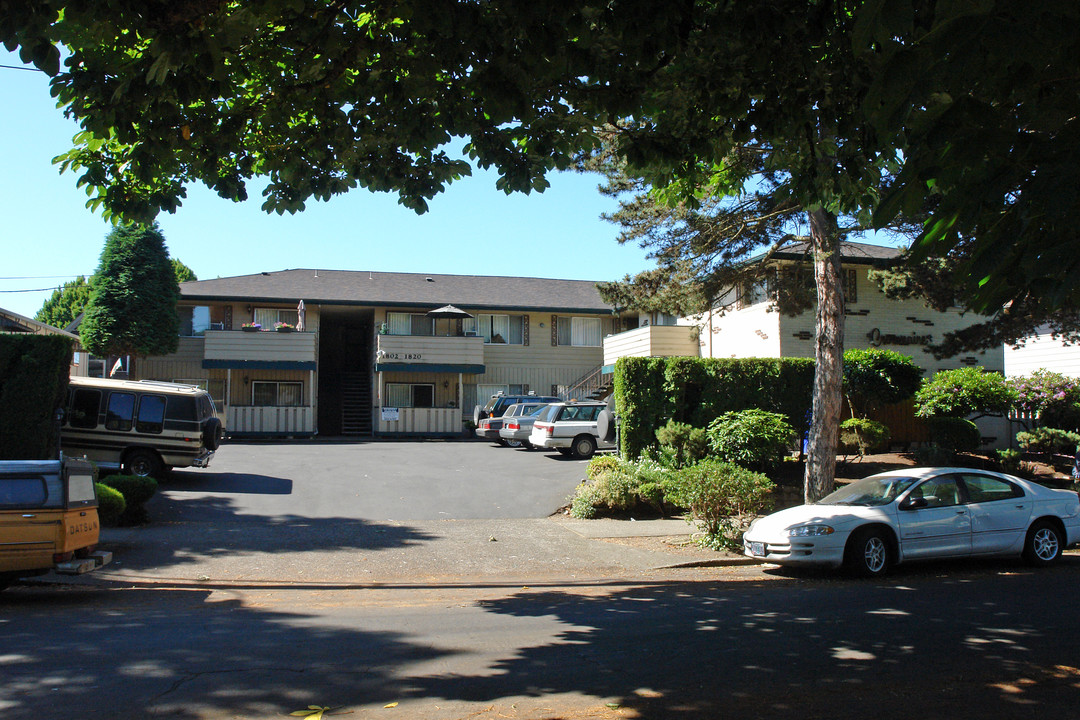 1802-1820 NE Schuyler St in Portland, OR - Building Photo