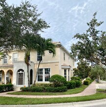 6068 Towncenter Cir in Naples, FL - Building Photo - Building Photo
