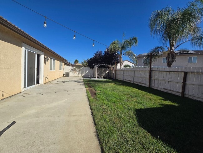 2007 N Bordeaux Way in Hanford, CA - Building Photo - Building Photo