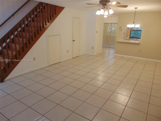 586 Westree Ln in Plantation, FL - Building Photo - Building Photo