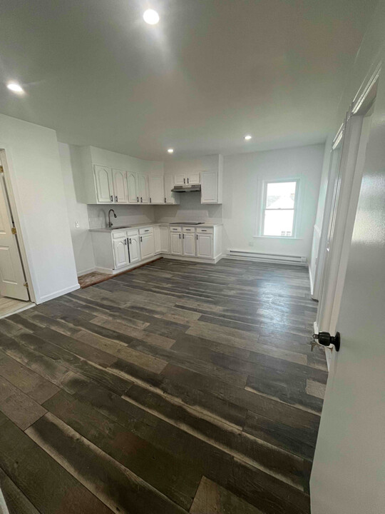 922 Jay St, Unit 3B in Utica, NY - Building Photo