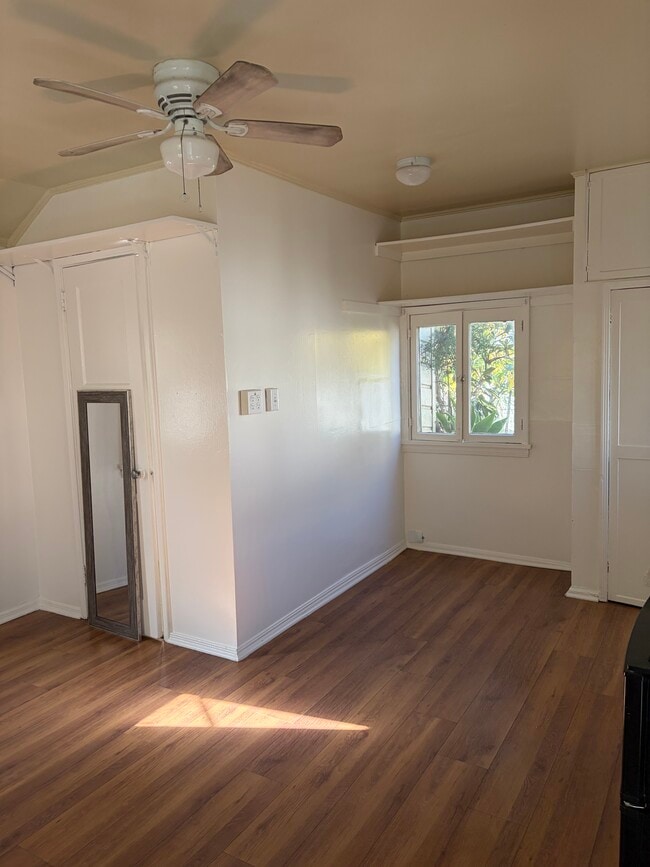 1143 Wesley Ave in Pasadena, CA - Foto de edificio - Building Photo