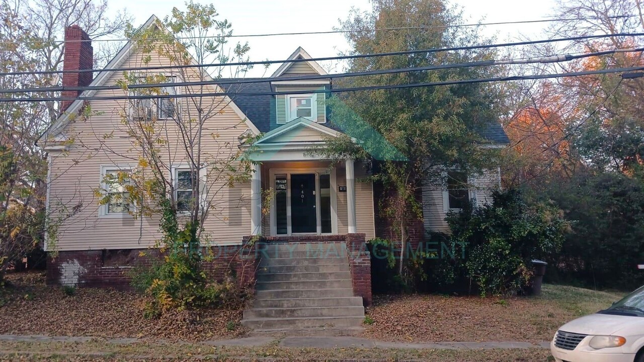 401 Andrew St in Greensboro, NC - Building Photo