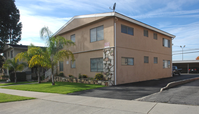 Grandview Avenue Apartment in Covina, CA - Foto de edificio - Building Photo