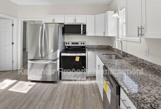 2405 Freeman Mill Rd in Greensboro, NC - Building Photo - Building Photo