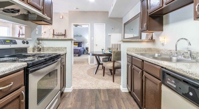 1249 Enclave Cir, Unit 1719 in Arlington, TX - Foto de edificio - Building Photo