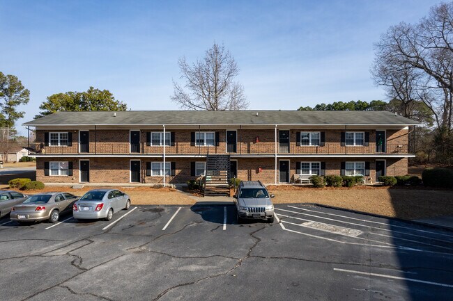 Georgetowne Apartments @ 405 Speight Ave in Tarboro, NC - Foto de edificio - Building Photo