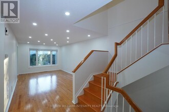 6052 Pineglade Crescent in Ottawa, ON - Building Photo - Building Photo