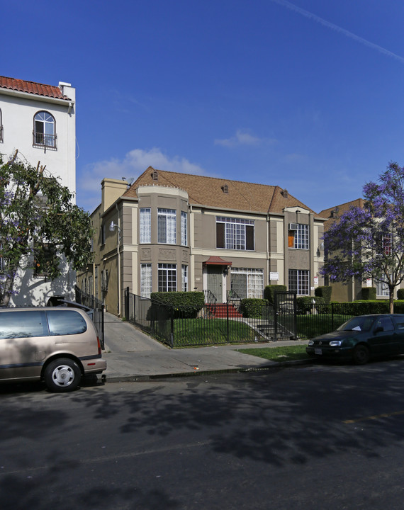 227 S Kenmore Ave in Los Angeles, CA - Foto de edificio