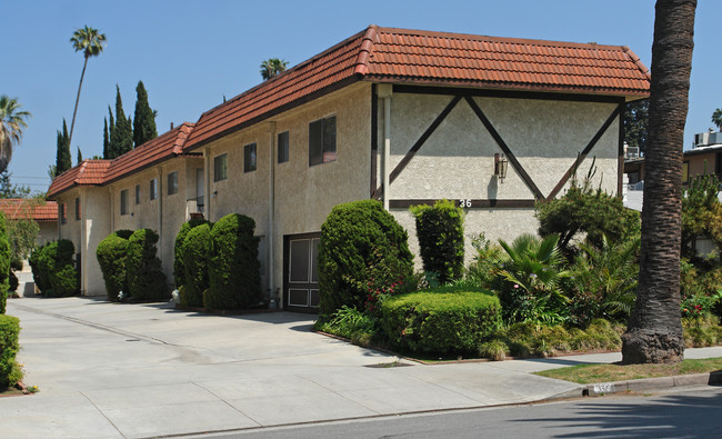 32-34 Greenwood Ave in Pasadena, CA - Building Photo - Building Photo