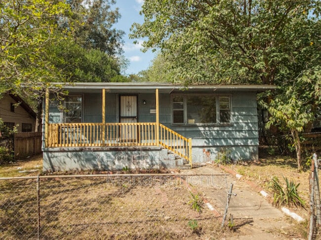 property at 1312 Gulfport St